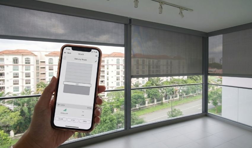 Smart motorized blind control interface app indicating advanced obstacle detection functionality.